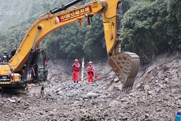 တရုတ်နိုင်ငံ ရှီးဇန့်ဒေသရှိ နယ်စပ်ဂိတ်တွင် ရွှံ့နွံပြိုကျမှုဖြစ်ပွားပြီးနောက် နိုင်ငံခြားသား ၂၆၁ ဦး ပျောက်ဆုံးနေ