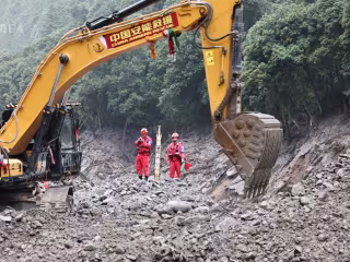 တရုတ်နိုင်ငံ ရှီးဇန့်ဒေသရှိ နယ်စပ်ဂိတ်တွင် ရွှံ့နွံပြိုကျမှုဖြစ်ပွားပြီးနောက် နိုင်ငံခြားသား ၂၆၁ ဦး ပျောက်ဆုံးနေ