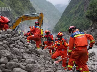 မြေပြိုမှုသဘာဝဘေးအတွင်း ပျောက်ဆုံးနေသူများကိုရှာဖွေရန် တရုတ်နိုင်ငံက အစွမ်းကုန် ကြိုးပမ်းလျက်ရှိဟု သမ္မတ ရှီ ပြောကြား