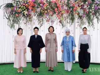 SCO ထိပ်သီးအစည်းအဝေး တက်ရောက်သော နိုင်ငံ့အကြီးအကဲ ဇနီးများ အဖွဲ့လိုက် လှုပ်ရှားမှုသို့ ဖုန်လိယွမ် တက်ရောက်