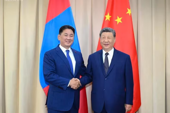 တရုတ်နိုင်ငံအနေဖြင့် ခေတ်မီအသွင်ပြောင်းရေး ခရီးလမ်းတစ်လျှောက်၌ မွန်ဂိုလီးယားနိုင်ငံနှင့် လက်တွဲညီညီ ရှေ့ဆက်လျှောက်လှမ်းရန် အသင့်ရှိဟု သမ္မတရှီ ပြောကြား