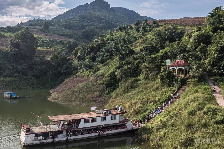 “ရေပေါ်ကျောင်းကား” က တောင်တန်းဒေသ ကလေးများ၏ စာသင်ကြားမှု လမ်းခရီးကို စောင့်ရှောက်ပေး