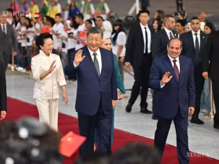 တရုတ်နိုင်ငံ သမ္မတ ရှီ နိုင်ငံတော်ခရီးစဉ်အဖြစ် အီဂျစ်နိုင်ငံ ကိုင်ရိုမြို့သို့ ရောက်ရှိ