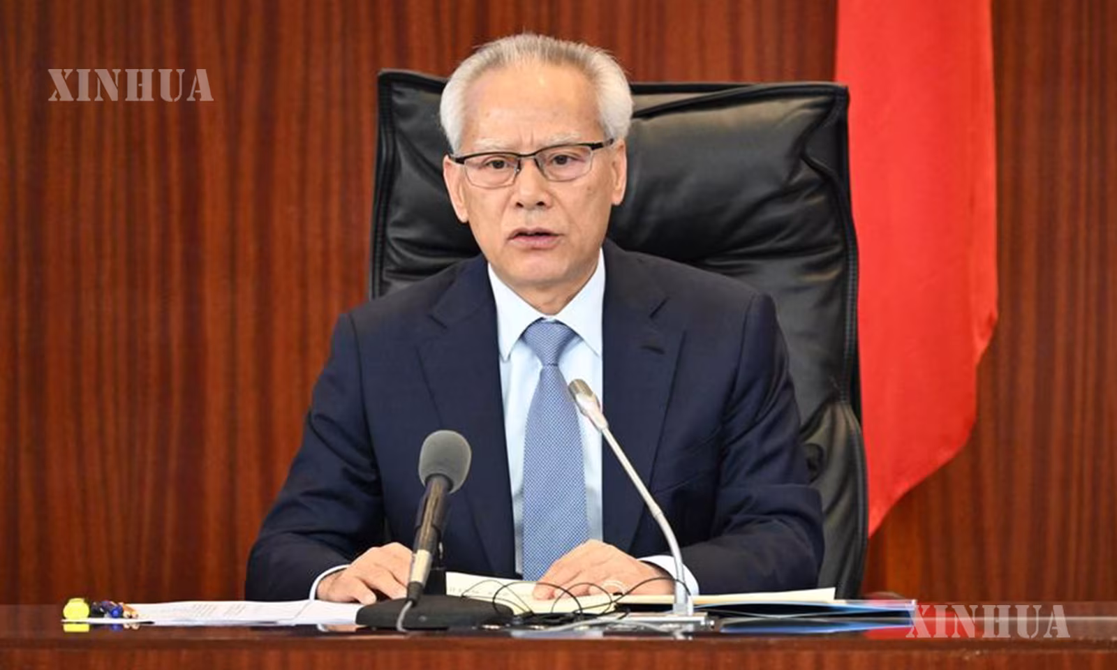 တရုတ်နိုင်ငံ မကာအို အထူးအုပ်ချုပ်ခွင့်ရဒေသ (SAR) တွင် ဥပဒေပြုလွှတ်တော်၌ နိုင်ငံရေးမိန့်ခွန်းပြောကြားနေသည့် SAR အုပ်ချုပ်ရေးမှူး ချန်ဟောက်ဟွေးကို ၂၀၂၅ ခုနှစ် နိုဝင်ဘာ ၁၈ ရက်က တွေ့ရစဉ် (ဆင်ဟွာ)