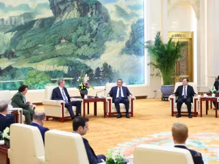 တရုတ်နိုင်ငံ ဝန်ကြီးချုပ်က အမေရိကန်-တရုတ် စီးပွားရေးကောင်စီ ဒါရိုက်တာဘုတ်အဖွဲ့ ကိုယ်စားလှယ်အဖွဲ့အား လက်ခံတွေ့ဆုံ