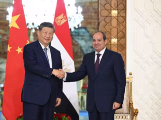 တရုတ်နိုင်ငံနှင့် အီဂျစ်နိုင်ငံတို့က ဖွံ့ဖြိုးဆဲနိုင်ငံများအကြား ချစ်ကြည်ရင်းနှီးမှု၊ စည်းလုံးညီညွတ်မှု၏ စံနမူနာဖြစ်ဟု ရှီ ပြောကြား