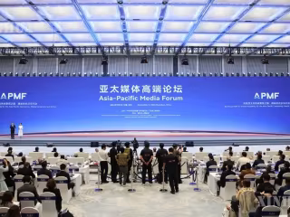 အာရှ-ပစိဖိတ် မီဒီယာ အဆင့်မြင့်ဖိုရမ် ဆန်းကျန့်မြို့၌ ကျင်းပ၊ ဖွင့်ပွဲအခမ်းအနားသို့ လီဆူးလေ တက်ရောက်၍ အဓိကမိန့်ခွန်းစကားပြောကြား