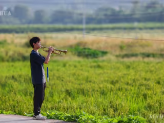 အမှောင်ထုကြားမှ ပေါ်ထွက်လာသော အိပ်မက်သံစဉ်