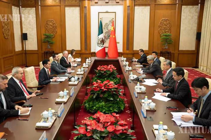 ဝမ်ရိနှင့် မက္ကဆီကို နိုင်ငံခြားရေးဝန်ကြီး Roberto Velasco Álvarez တွေ့ဆုံဆွေးနွေး