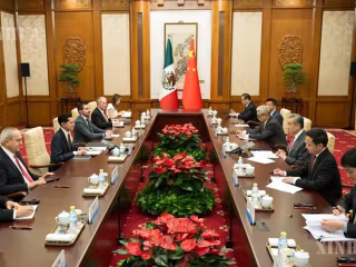 ဝမ်ရိနှင့် မက္ကဆီကို နိုင်ငံခြားရေးဝန်ကြီး Roberto Velasco Álvarez တွေ့ဆုံဆွေးနွေး