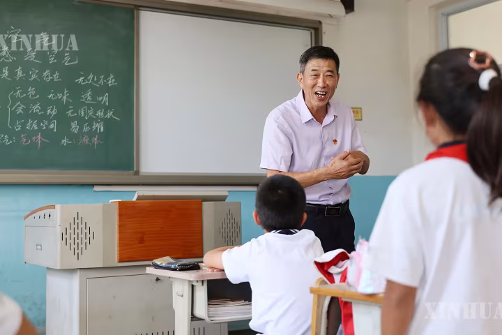 တောင်တန်းဒေသတွင် တံခါးဝမှ မျှော်လင့်ချက် စာသင်ခန်းအား စောင့်ရှောက်ခြင်း