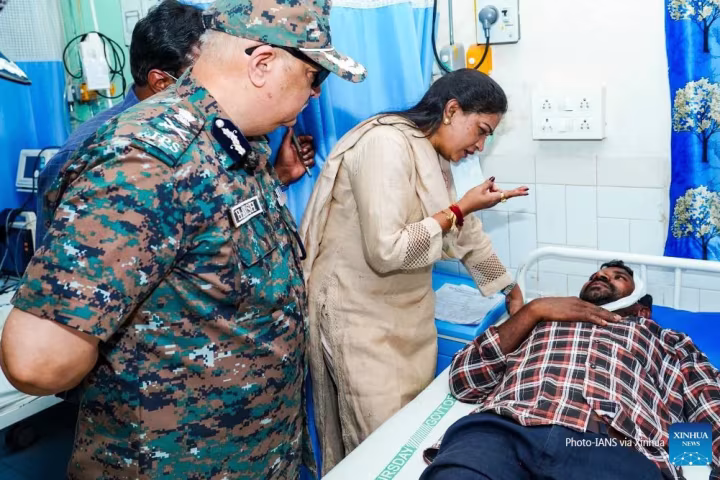 အိန္ဒိယနိုင်ငံ အလယ်ပိုင်းတွင် အရက်အတုများ သောက်သုံးမိပြီး လူ ၁၅ ဦး သေဆုံး