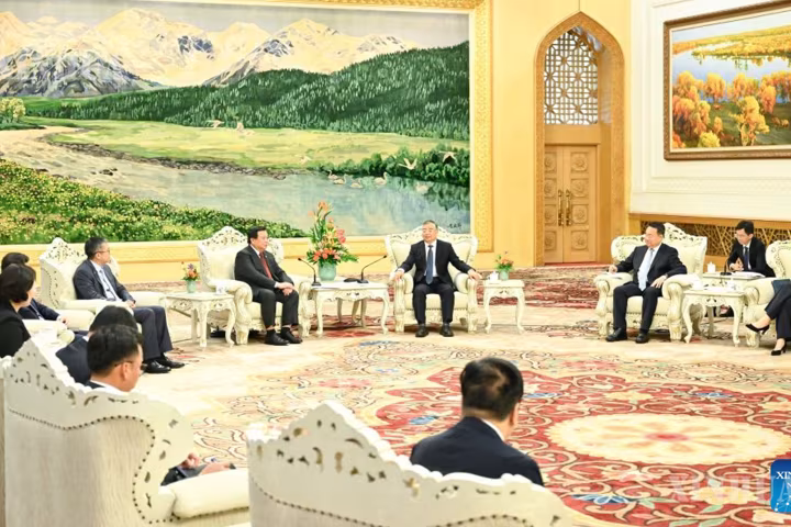 တရုတ်ကွန်မြူနစ်ပါတီနှင့် ဗီယက်နမ်ကွန်မြူနစ်ပါတီမှ အဆင့်မြင့်အရာရှိကြီးများ ပေကျင်းမြို့၌ တွေ့ဆုံဆွေးနွေး