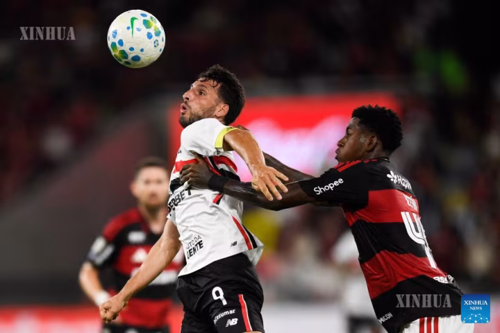 ဘရာဇီးတိုက်စစ်မှူးဟောင်း Everton Soares ဖလာမင်ဂိုမှ ဆန်းတို့စ်အသင်းသို့ ပြောင်းရွှေ့