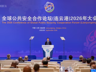 ၂၀၂၆ ခုနှစ် ကမ္ဘာလုံးဆိုင်ရာ အများပြည်သူလုံခြုံရေး ပူးပေါင်းဆောင်ရွက်မှု ဖိုရမ် (လျန်ယွင်ကန်) ကွန်ဖရင့် ကျင်းပ၊ ဝမ်ရှောင်ဟုန် တက်ရောက် အမှာစကားပြောကြား