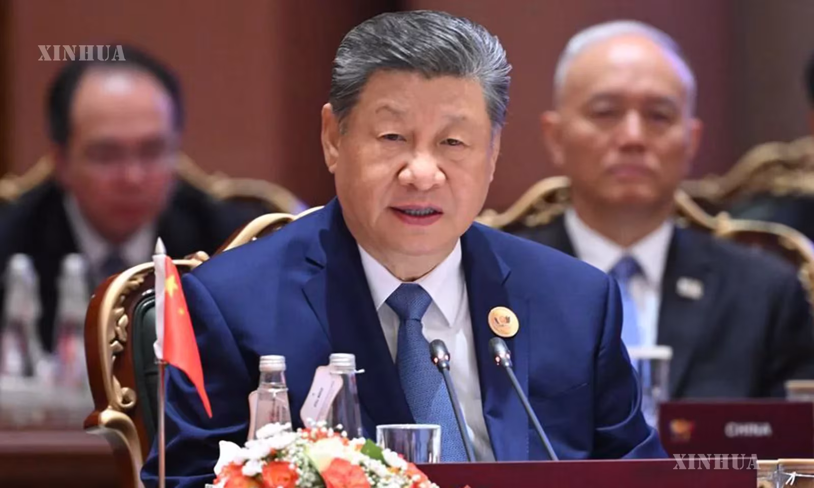 အိန္ဒိယနိုင်ငံ နယူးဒေလီမြို့၌ ကျင်းပသည့် ၁၈ ကြိမ်မြောက် BRICS နိုင်ငံ အကြီးအကဲများ အစည်းအဝေး ပထမအဆင့် အစည်းအဝေးတွင် တရုတ်နိုင်ငံသမ္မတ ရှီကျင့်ဖိန် မိန့်ခွန်းပြောကြားနေသည်ကို ၂၀၂၆ ခုနှစ် စက်တင်ဘာ ၁၂ ရက်က တွေ့ရစဉ်။ (ဆင်ဟွာ)