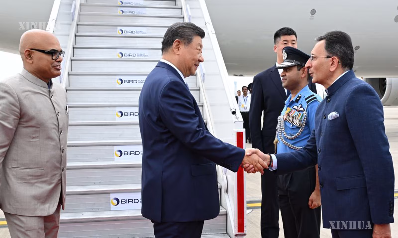 အိန္ဒိယနိုင်ငံ ဝန်ကြီးချုပ် မိုဒီ၏ ဖိတ်ကြားချက်အရ ၁၈ ကြိမ်မြောက် BRICS ထိပ်သီးအစည်းအဝေးသို့ တက်ရောက်ရန် တရုတ်နိုင်ငံသမ္မတ ရှီကျင့်ဖိန်သည် အထူးလေယာဉ်ဖြင့် နယူးဒေလီမြို့သို့ ၂၀၂၆ ခုနှစ် စက်တင်ဘာ ၁၂ ရက် မွန်းတည့်ချိန်တွင် ရောက်ရှိလာစဉ်။ (ဆင်ဟွာ)