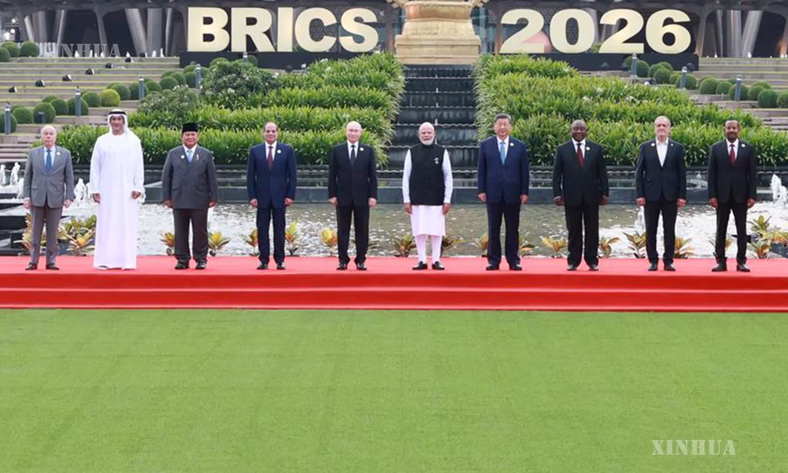 BRICS အဖွဲ့ဝင်နိုင်ငံများမှ နိုင်ငံ့ခေါင်းဆောင်များက အိန္ဒိယနိုင်ငံ နယူးဒေလီမြို့တွင် ကျင်းပသည့် ၁၈ ကြိမ်မြောက် BRICS ထိပ်သီးအစည်းအဝေး၏ အစည်းအဝေး ပထမပိုင်း၌ စုပေါင်းမှတ်တမ်းတင်ဓာတ်ပုံ ရိုက်နေသည်ကို ၂၀၂၆ ခုနှစ် စက်တင်ဘာ ၁၂ ရက်က တွေ့ရစဉ် (ဆင်ဟွာ)