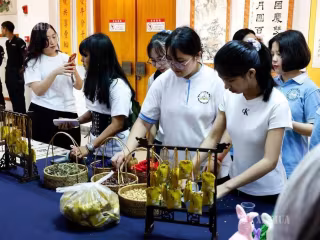 မြန်မာနိုင်ငံတွင် ဆောင်းဦးလယ်ပွဲတော် အထိမ်းအမှတ်အခမ်းအနား၌ တရုတ်ရိုးရာဓလေ့များဖြင့် ကြိုဆိုကျင်းပ