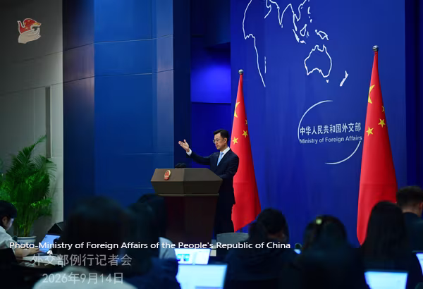 တရုတ်နိုင်ငံခြားရေးဝန်ကြီးဌာန ပြောရေးဆိုခွင့်ရှိသူ ကောကျားခွန်းအား ၂၀၂၆ ခုနှစ် စက်တင်ဘာ ၁၄ ရက်တွင် ကျင်းပသော ပုံမှန်သတင်းစာရှင်းလင်းပွဲ၌ တွေ့ရစဉ် (ဓာတ်ပုံ- Ministry of Foreign Affairs of the People’s Republic of China)