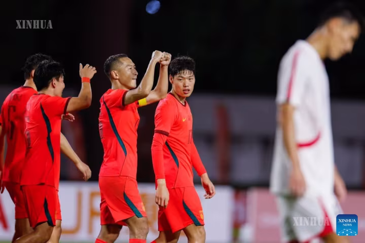 အာရှအားကစားပြိုင်ပွဲ ဘောလုံးပြိုင်ပွဲတွင် တရုတ်အသင်းက နောက်မှလိုက်ကစားကာ မြောက်ကိုရီးယားကို အနိုင်ယူခဲ့ပြီး ဝူနှင့် ကျန်းတို့ ခြေစွမ်းပြ