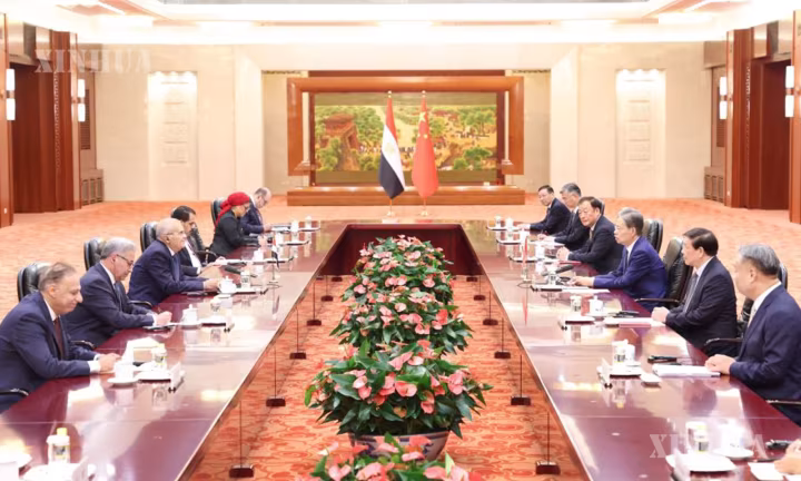 တရုတ်နိုင်ငံ၏ ထိပ်တန်းဥပဒေပြုပုဂ္ဂိုလ်၊ ထိပ်တန်းနိုင်ငံရေးအကြံပေးပုဂ္ဂိုလ်တို့က အီဂျစ်နိုင်ငံ အထက်လွှတ်တော်ဥက္ကဋ္ဌအား သီးခြားစီတွေ့ဆုံဆွေးနွေး