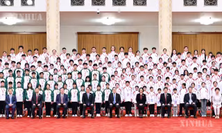 တရုတ်နိုင်ငံ ဒုတိယဝန်ကြီးချုပ်က ဟောင်ကောင်နှင့် မကာအိုမှ လူငယ်ကိုယ်စားလှယ်အဖွဲ့အား လက်ခံတွေ့ဆုံ
