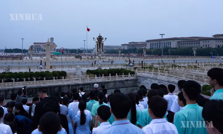 ဟောင်ကောင်၊ မကာအို ကျောင်းသားလူငယ် အလံတင်အဖွဲ့ ကိုယ်စားလှယ် တစ်ထောင်ခန့် ထျန်းအန်းမန်ရင်ပြင်တွင် နိုင်ငံတော်အလံတင်ခြင်း အခမ်းအနား ကြည့်ရှု