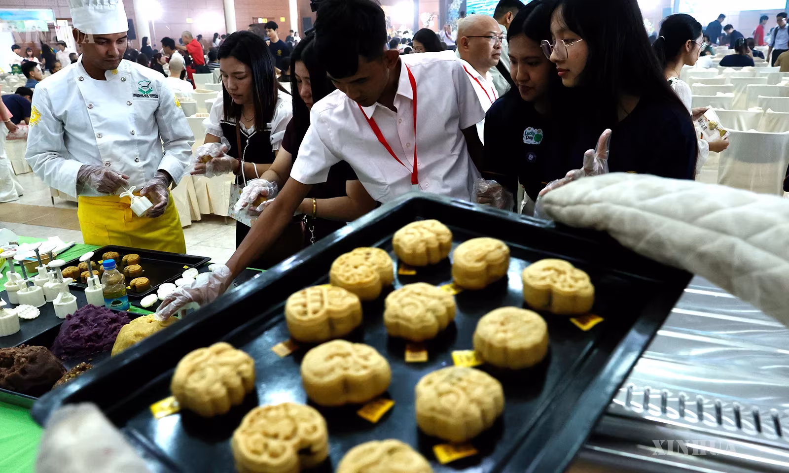 ၂၀၂၆ ခုနှစ် စက်တင်ဘာ ၂၃ ရက်က မြန်မာနိုင်ငံ ရန်ကုန်မြို့တွင် ကျင်းပခဲ့သည့် ဆောင်းဦးလယ်လမုန့်ပွဲတော်နှင့် လက်ဖက်ယဉ်ကျေးမှုပြပွဲ မြင်ကွင်းများ (ဆင်ဟွာ)
