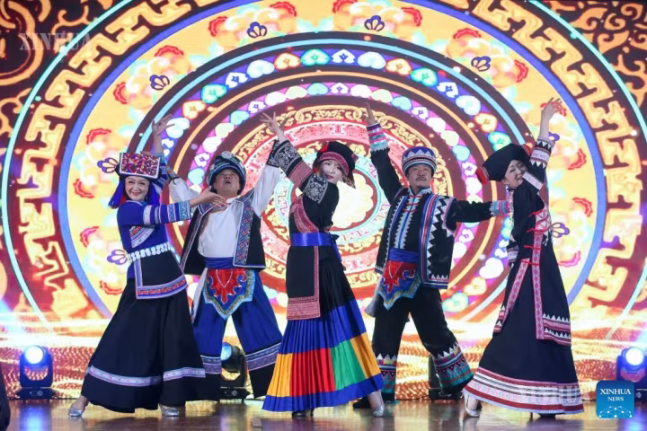 (အာရှ-ပစိဖိတ် အသိုက်အဝန်း) လမုန့်များနှင့် လက်ဖက်ရည်က တရုတ်-မြန်မာ ယဉ်ကျေးမှုချင်း သဟဇာတဖြစ်မှုကို မြှင့်တင်ပေး