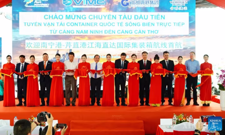တရုတ်နိုင်ငံ၏ ဖိန်လုတူးမြောင်းမှတစ်ဆင့် ပထမဆုံး နိုင်ငံခြားကုန်သွယ်ရေးသင်္ဘော ဗီယက်နမ်နိုင်ငံသို့ ရောက်ရှိ