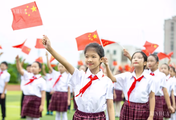 တရုတ်အမျိုးသားနေ့အား ကြိုဆိုခြင်း