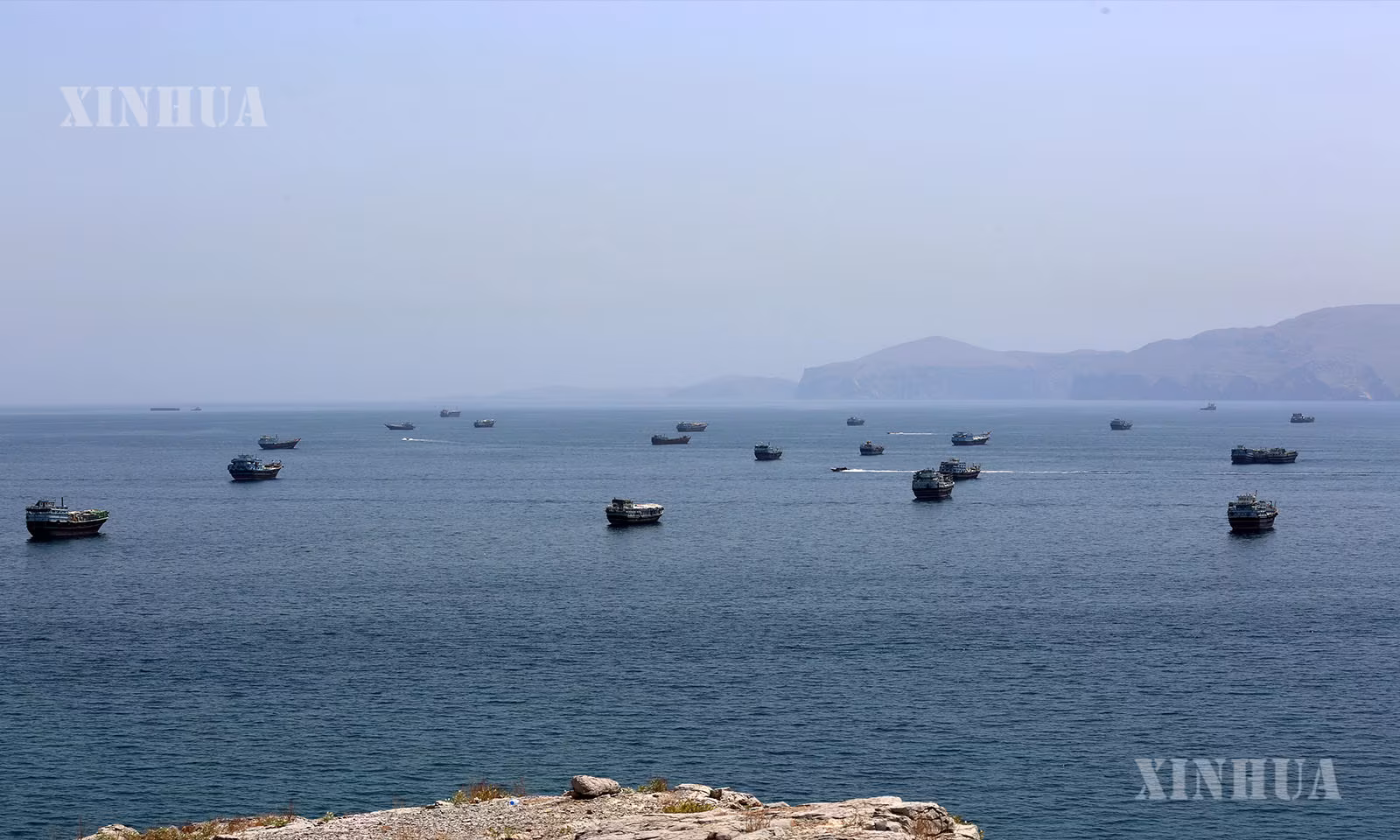 အိုမန်နိုင်ငံ မြောက်ပိုင်း မြို့ငယ်လေးဖြစ်သော Khasab တွင် ဟော်မုဇ် ရေလက်ကြား တောင်ဘက်ခြမ်း၏ လက်ရှိအခြေအနေကို ၂၀၂၆ ခုနှစ် ဇွန် ၂၀ ရက်က တွေ့ရစဉ် (ဆင်ဟွာ)