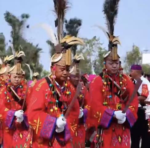 ယွမ်ကျစ်ဖိန်က “မနောပွဲတော် ဇာတိ” တွင် ဂျိန်းဖောလူမျိုး ဓားအကဖြင့်တင်ဆက်ကပြ