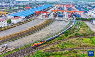 ၂၀၂၆ ခုနှစ် အနောက်ပိုင်း ကုန်းလမ်း-ပင်လယ်ရေကြောင်းလမ်းသစ်၏ ရထား-ပင်လယ် ပေါင်းစပ်ပို့ဆောင်ရေး ကွန်တိန်နာ သယ်ယူပို့ဆောင်မှုပမာဏ စံကွန်တိန်နာ (TEU) ၁ သန်းကျော်ရှိလာ
