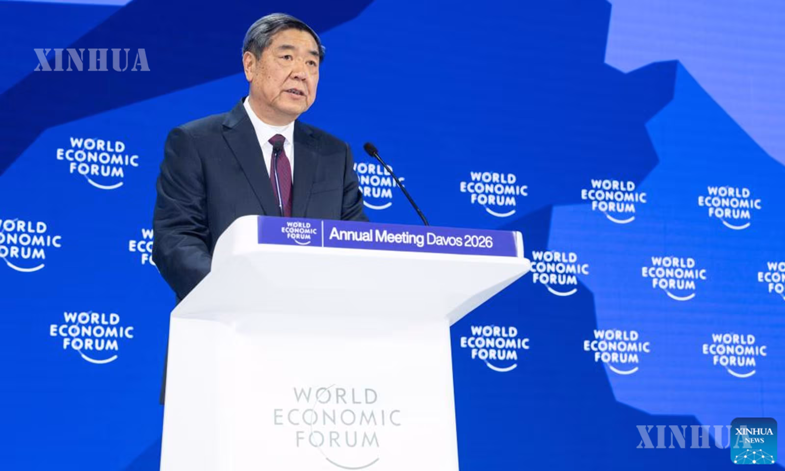 ကမ္ဘာ့စီးပွားရေးဖိုရမ် (WEF) ၏ ၂၀၂၆ ခုနှစ် နှစ်ပတ်လည်အစည်းအဝေးကို ဆွစ်ဇာလန်နိုင်ငံ၊ ဒါဗို့စ်မြို့၌ ကျင်းပစဥ် တရုတ်နိုင်ငံဒုတိယဝန်ကြီးချုပ် ဟယ်လိဖုန်းက မိန့်ခွန်းပြောကြားနေသည်ကို ၂၀၂၆ ခုနှစ်၊ ဇန်နဝါရီ ၂၀ ရက်ကတွေ့ရစဉ် (ဆင်ဟွာ)