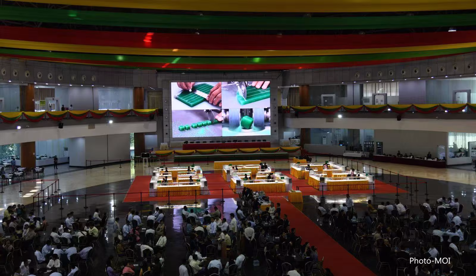 (၆၁) ကြိမ်မြောက် မြန်မာ့ကျောက်မျက်ရတနာပြပွဲ ဖွင့်ပွဲအခမ်းအနား ကျင်းပစဉ် (ဓာတ်ပုံ-MOI)