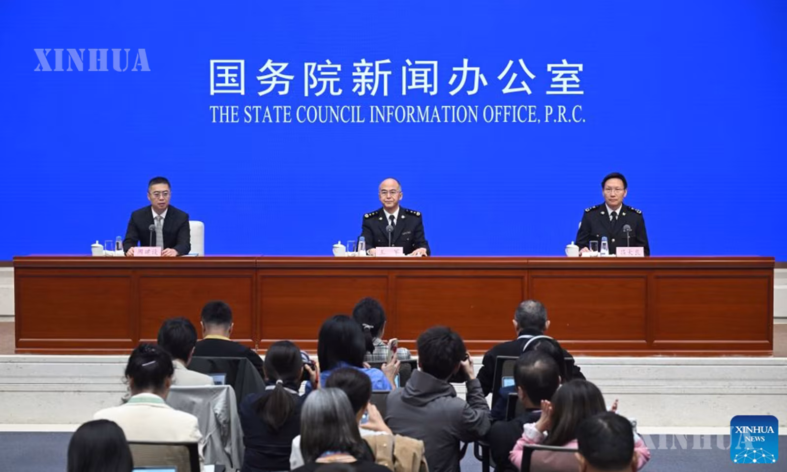 တရုတ်နိုင်ငံ နိုင်ငံတော်ကောင်စီ ပြန်ကြားရေးရုံး (SCIO) က ၂၀၂၆ ခုနှစ် ပထမ ၉ လတာအတွင်း တရုတ်နိုင်ငံ၏ ပို့ကုန်၊ သွင်းကုန်ကဏ္ဍနှင့် စပ်လျဉ်း၍ သတင်းစာရှင်းလင်းပွဲ ကျင်းပနေပုံကို ၂၀၂၆ ခုနှစ် အောက်တိုဘာ ၁၄ ရက်က တွေ့ရစဉ် (ဆင်ဟွာ)