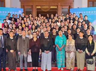 တရုတ်နိုင်ငံသို့ သွားရောက်သင်တန်းတက်ရောက်ခဲ့ကြသည့် မြန်မာကျောင်းသားများ၏ ချစ်ကြည်ရင်းနှီးမှုတွေ့ဆုံပွဲကို မြန်မာနိုင်ငံဆိုင်ရာ တရုတ်သံအမတ်ကြီး Ms. Ma Jia တက်ရောက်