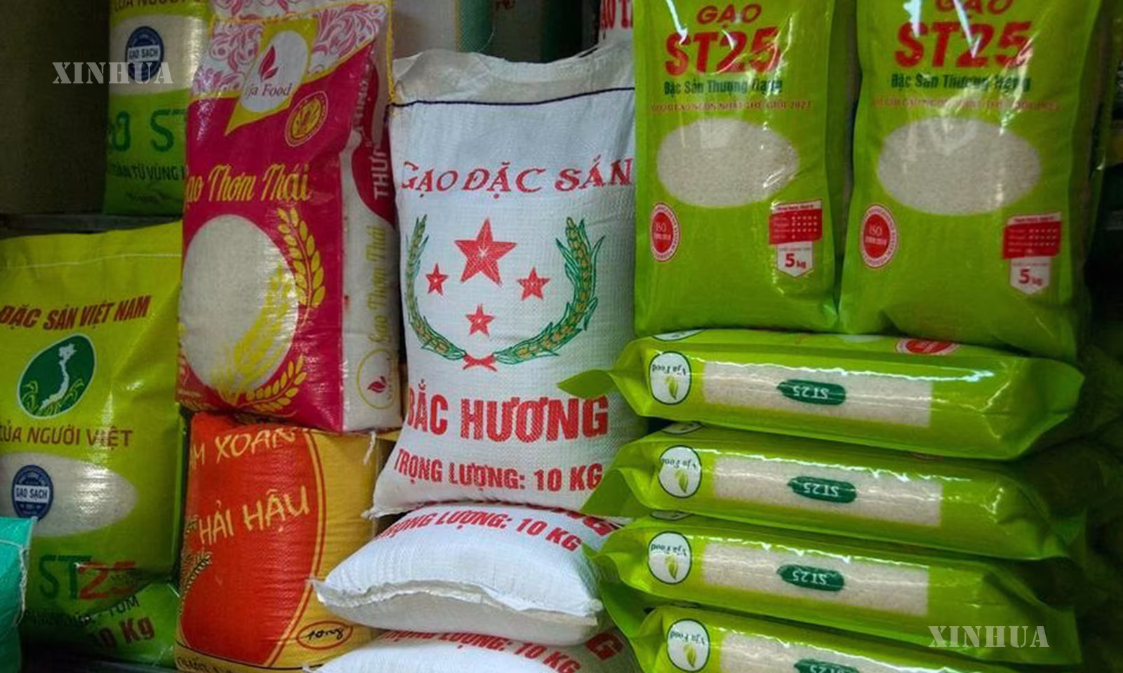 ဗီယက်နမ်နိုင်ငံ ဟနွိုင်းမြို့တွင် ရောင်းရန်ရှိသည့် ဆန်အိတ်များကို ၂၀၂၆ ခုနှစ် ဩဂုတ် ၃ ရက်က တွေ့ရစဉ် (ဆင်ဟွာ)