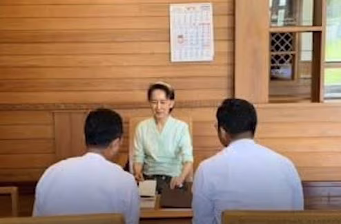 ဗြိတိန်နိုင်ငံ ချားစ်ဘုရင်က ဒေါ်အောင်ဆန်းစုကြည်ထံ စာအုပ် ၂ အုပ်နှင့် အိတ်ပိတ်စာများ ပေးပို့