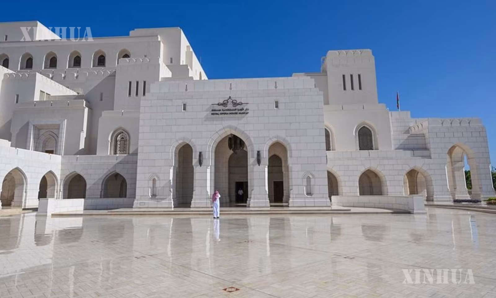 အိုမန်နိုင်ငံ မတ်စကတ်မြို့ရှိ Royal Opera House Muscat အဆောက်အအုံ၏ မြင်ကွင်းတစ်ခုကို ၂၀၂၅ ခုနှစ် ဇန်နဝါရီ ၁၁ ရက်က တွေ့ရစဉ် (ဆင်ဟွာ)