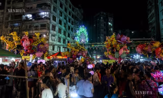 မြန်မာနိုင်ငံ ရန်ကုန်မြို့တွင် ရေကျော်ပွဲစျေး စတင်ကျင်းပ