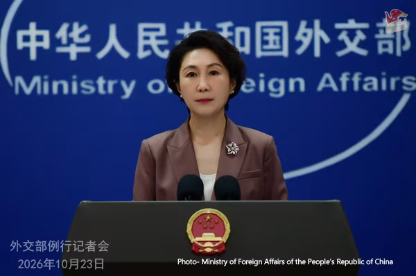 တရုတ်နိုင်ငံခြားရေးဝန်ကြီးဌာန ပြောခွင့်ရပုဂ္ဂိုလ် မော်နင်အား ၂၀၂၆ ခုနှစ် အောက်တိုဘာ ၂၃ ရက်တွင် ကျင်းပသော ပုံမှန်သတင်းစာရှင်းလင်းပွဲ၌ တွေ့ရစဉ် (ဓာတ်ပုံ- Ministry of Foreign Affairs of the People’s Republic of China)