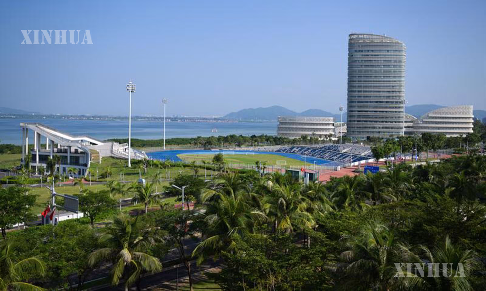 တရုတ်နိုင်ငံ ဟိုင်နန်ပြည်နယ် လျင်ဆွေခရိုင် လီအန်း နိုင်ငံတကာ ပညာရေးကဏ္ဍ ဆန်းသစ်မှုစမ်းသပ်ဇုန်ရှိ အားကစားကွင်းနှင့် စာကြည့်တိုက်များအား ၂၀၂၆ ခုနှစ် အောက်တိုဘာ ၂၂ ရက်က တွေ့ရစဉ် (ဆင်ဟွာ)