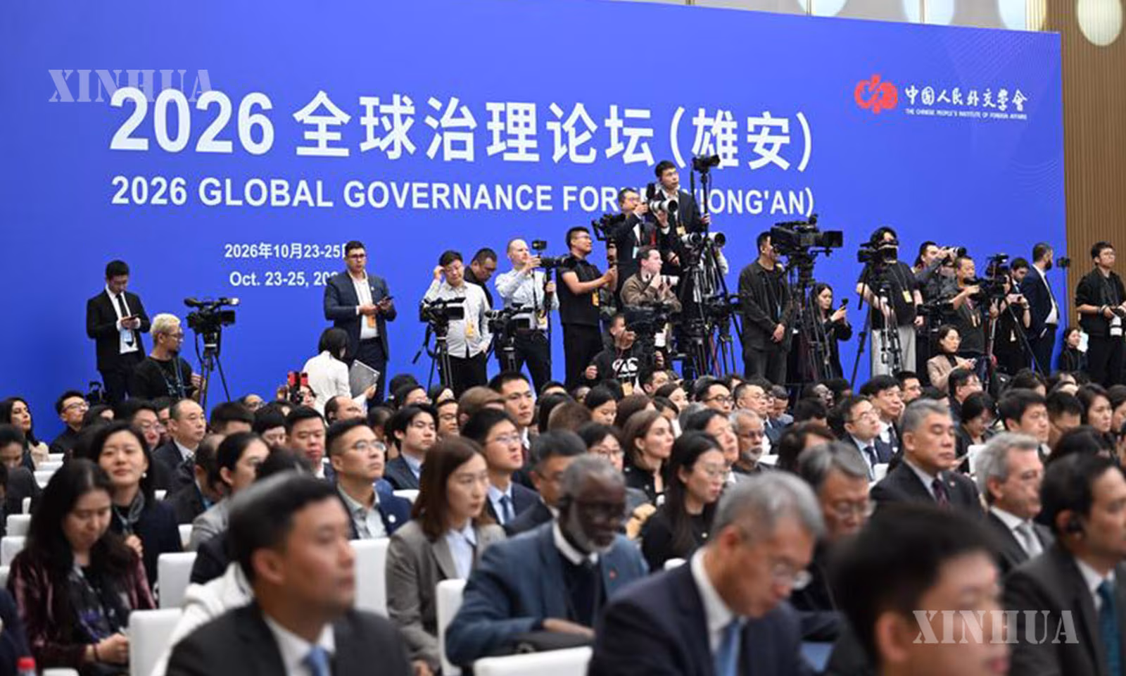 ၂၀၂၆ ခုနှစ် ကမ္ဘာလုံးဆိုင်ရာ စီမံခန့်ခွဲမှု ဖိုရမ် (ရှုံအန်း) ဖွင့်ပွဲအခမ်းအနားတွင် သတင်းမီဒီယာသမားများက ရိုက်ကူးနေသည်ကို ၂၀၂၆ ခုနှစ် အောက်တိုဘာ ၂၃ ရက်က တွေ့ရစဉ် (ဆင်ဟွာ)