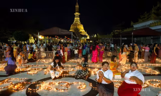 သီတင်းကျွတ်လပြည့်နေ့ (အဘိဓမ္မာ အခါတော်နေ့) တွင် ဗိုလ်တထောင်စေတီတော်သို့ လာရောက်ဖူးမြော်ကြသူများ၏ မြင်ကွင်းများ