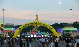 မြန်မာနိုင်ငံ ရန်ကုန်မြို့တွင် သီတင်းကျွတ်မီးထွန်းပွဲတော်နှင့် MSME စျေးရောင်းပွဲတော် မြင်ကွင်းများ