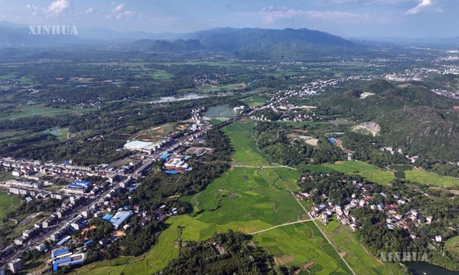 တရုတ်နိုင်ငံ တောင်ပိုင်း ကွမ်ရှီး (ကျွမ့်) ကိုယ်ပိုင်အုပ်ချုပ်ခွင့်ရဒေသ ကွေ့လျင်မြို့ ချွမ်ကျိုးခရိုင် ချိုင်ဝမ်းမြို့ မြင်ကွင်းကို ၂၀၂၆ ခုနှစ် ဩဂုတ် ၁၁ ရက်က တွေ့ရစဉ် (ဆင်ဟွာ)