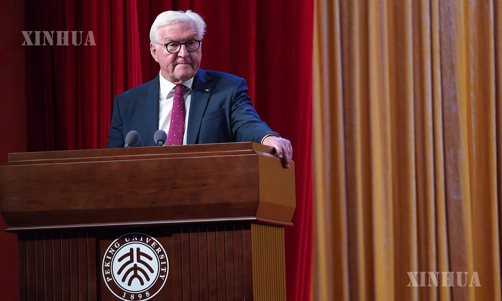 ဂျာမနီနိုင်ငံ သမ္မတ Frank-Walter Steinmeier ပေကျင်းတက္ကသိုလ်၌ ၂၀၂၆ ခုနှစ် အောက်တိုဘာ ၂၉ ရက်တွင် မိန့်ခွန်းပြောကြားနေစဉ် (ဆင်ဟွာ)